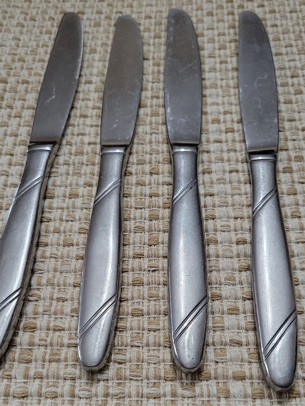 Oneida Risotto Silver Stainless Steel Dinner Knives - Set of 4
